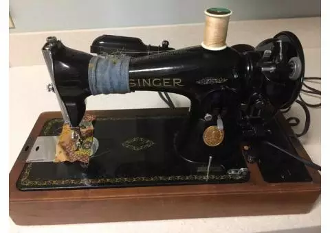 Vintage Sewing Machine in Wooden Case